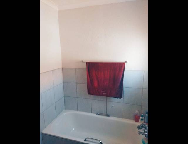 2 BEDROOM PROPERTY TO RENT IN KANNONIERS PARK